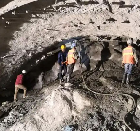 宽城拱顶带模注浆料的施工流程及注意事项